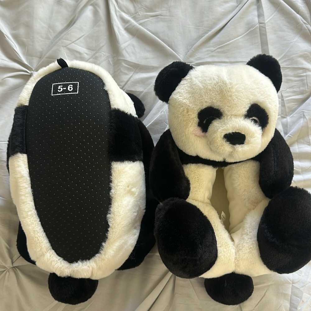 Fuzzy panda slippers size 5-6 very comfy never worn got as a gift!